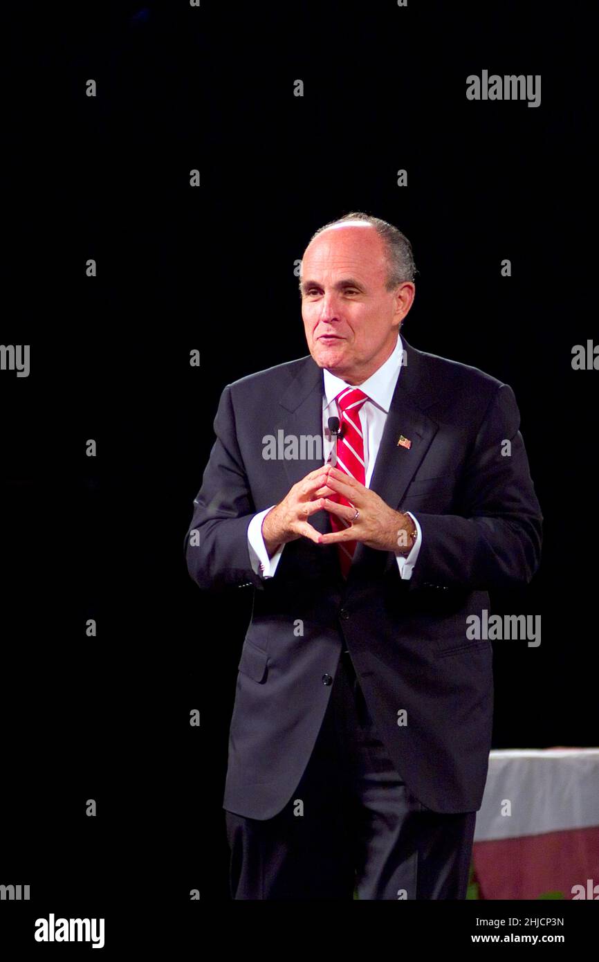 L'ex sindaco di New York Rudy Giuliani parla ad un seminario motivazionale. Foto Stock