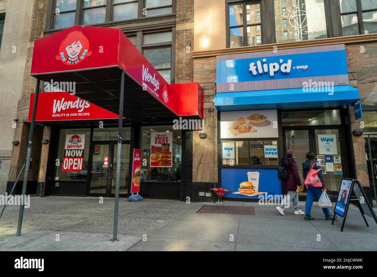 Il FlipÕd recentemente aperto da IHOP fast ristorante informale accanto ad una serie di WendyÕs nel quartiere Gramercy Park di New York mercoledì 12 gennaio 2022. Il fast casual concept ristorante prende in prestito dal menu IHOP focalizzato su take-out e consegna.(© Richard B. Levine) Foto Stock