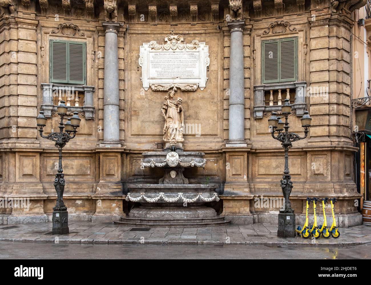 Fontana che rappresenta la stagione estiva a quattro Canti, Palermo, Sicilia, Italia Foto Stock