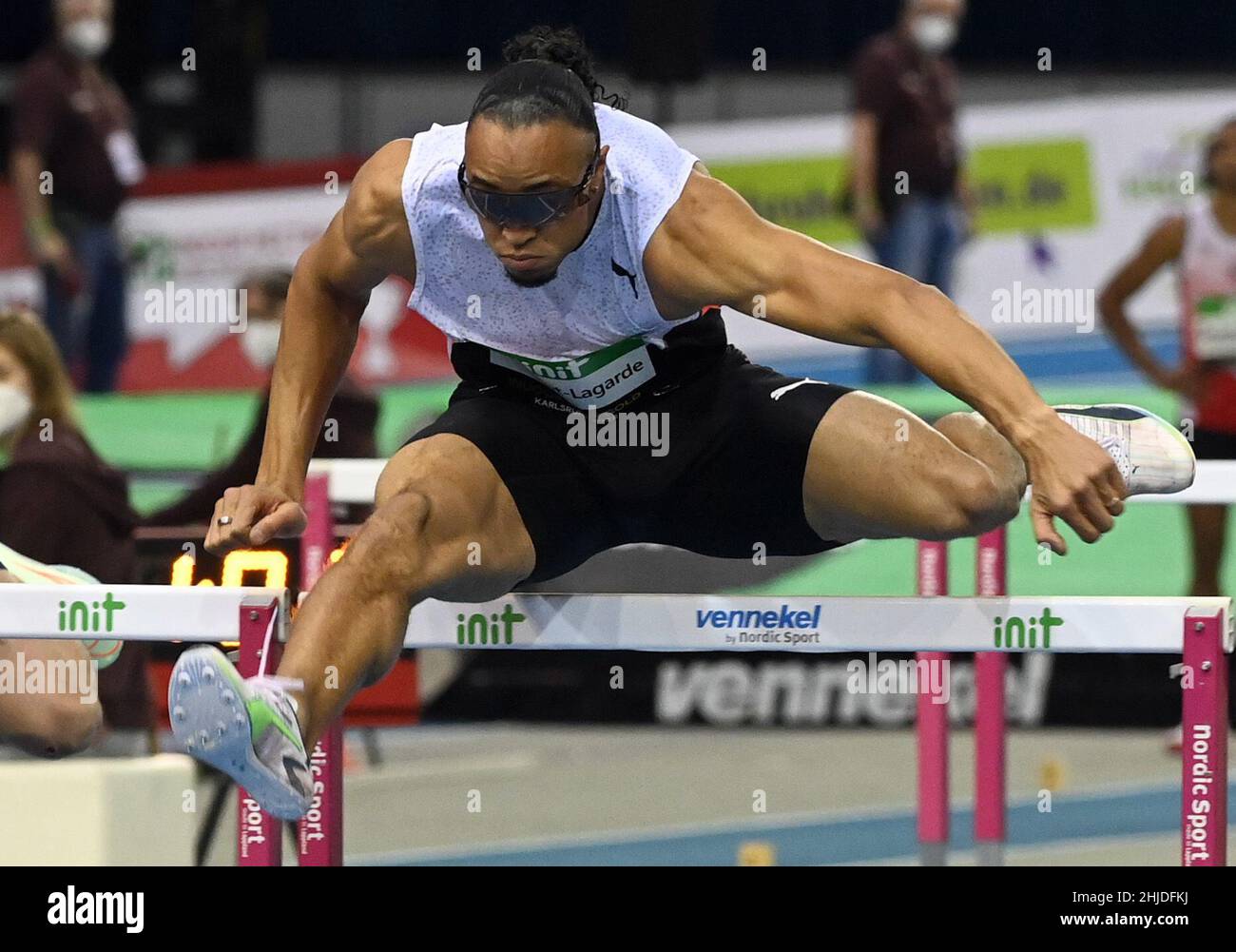 Karlsruhe, Germania. 28th Jan 2022. Atletica, meeting al coperto. Pascal Martinot-Lagarde dalla Francia corre i 60m ostacoli degli uomini. Credit: Uli Deck/dpa/Alamy Live News Foto Stock