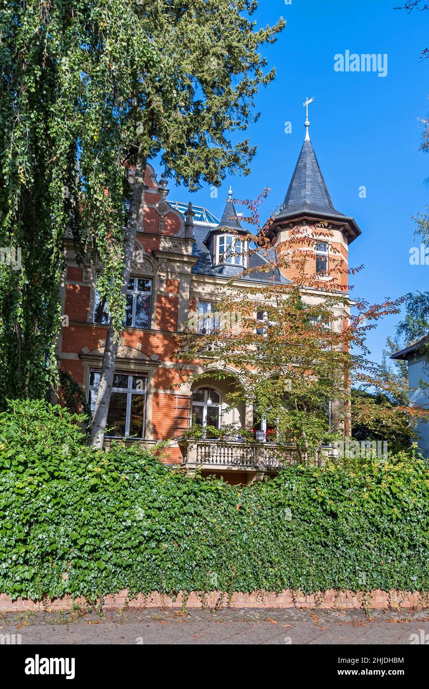 Berlino, Germania - 12 ottobre 2021: Architetto villa Emil Schwerdtfeger costruito in1898 alla strada Ringstrasse 28 listet in monumenti del patrimonio culturale Foto Stock