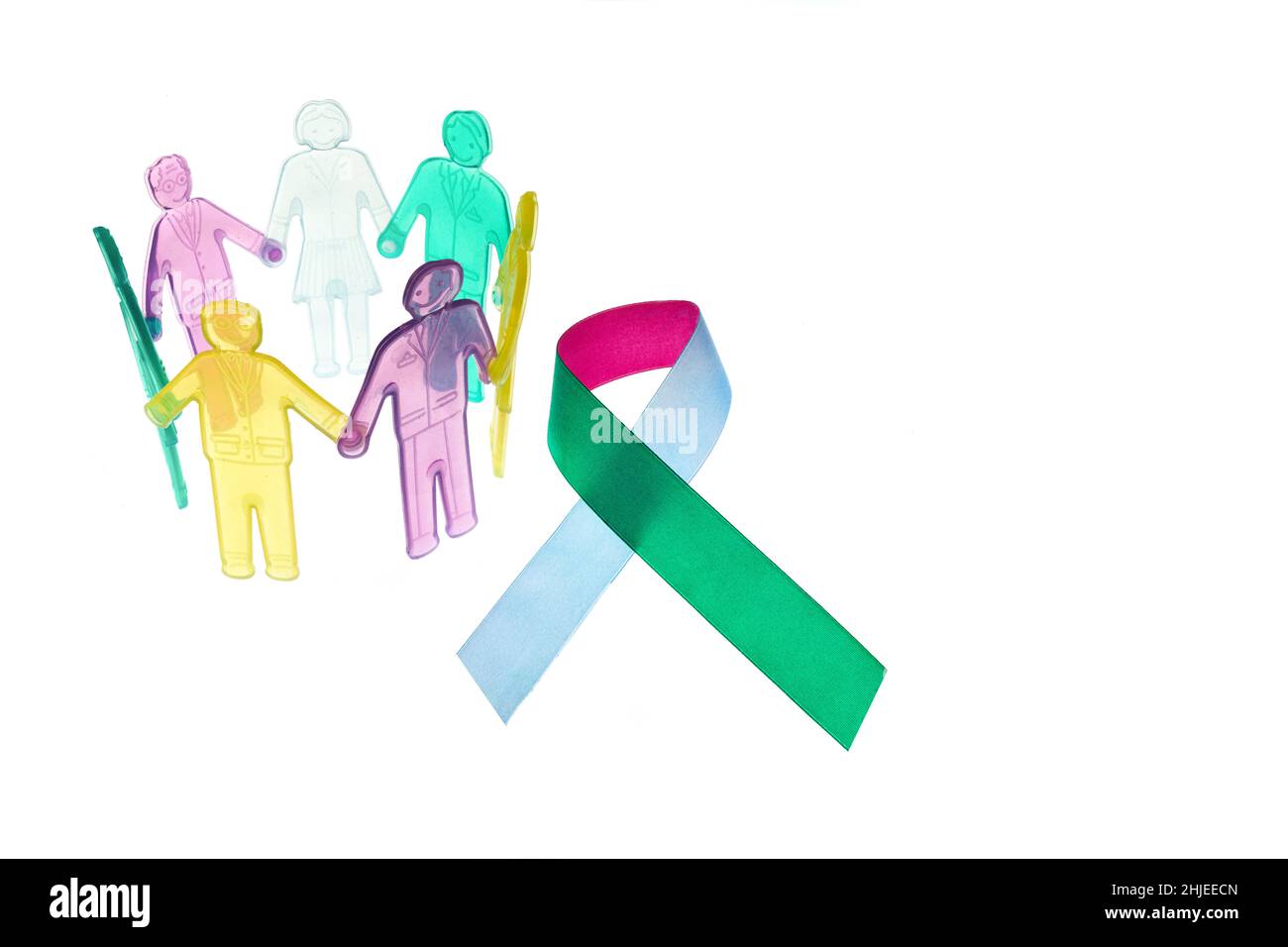 Giorno delle malattie rare sfondo. Colorato nastro di consapevolezza con gruppo di persone con malattie rare. Foto Stock