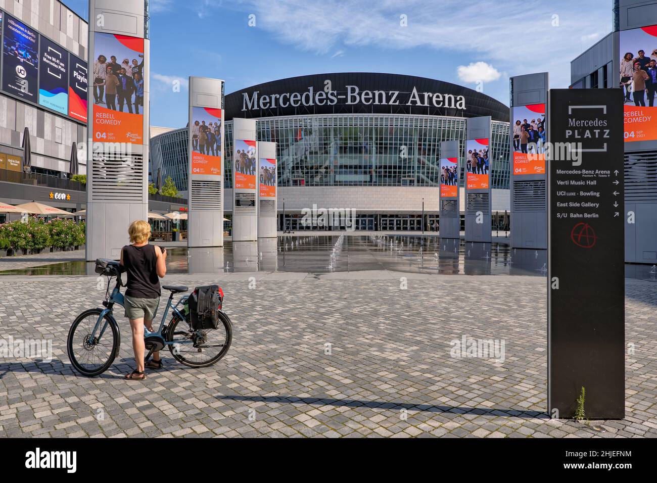Berlino, Germania, Mercedes-Benz Arena e Mercedes Platz City Square. Foto Stock
