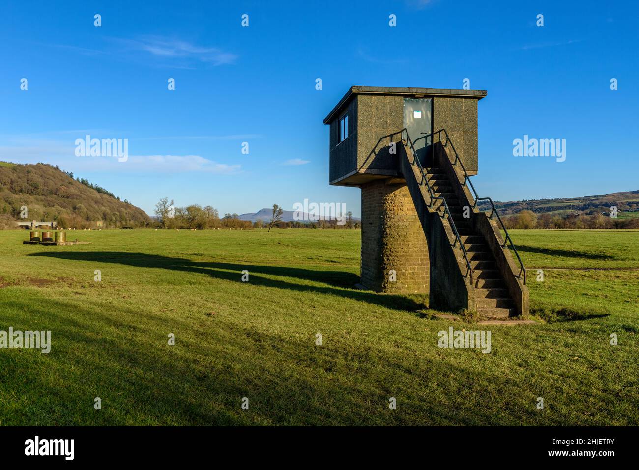 Stazione di misurazione del flusso River Lune a Caton vicino Lancaster Foto Stock
