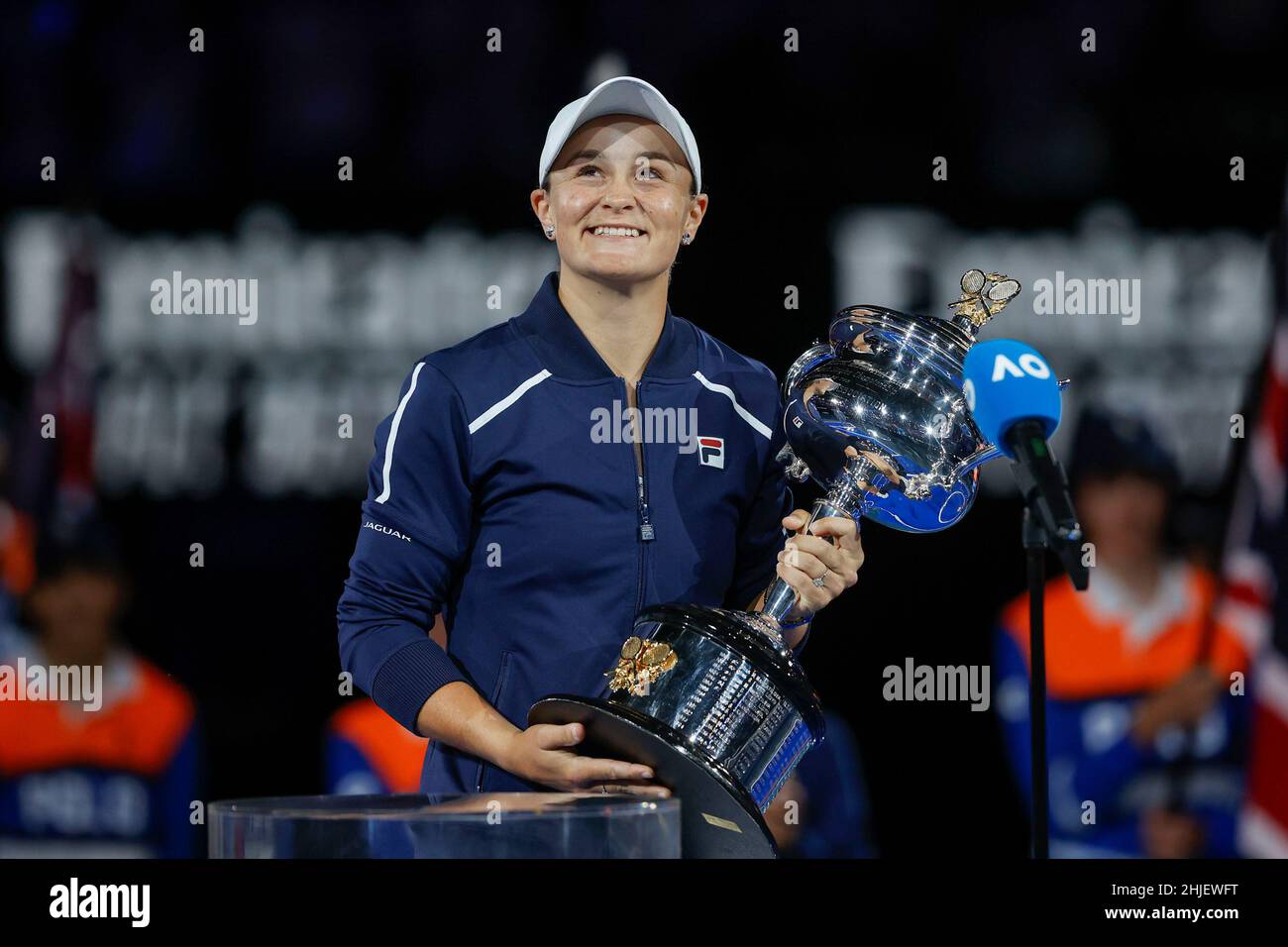 Melbourne, Australia. 29th. Gennaio 2022. Il tennista australiano Ash Bart con trofeo al torneo Australian Open di Melbourne Park sabato 29 gennaio 2022. © Juergen Hasenkopf / Alamy Live News Foto Stock