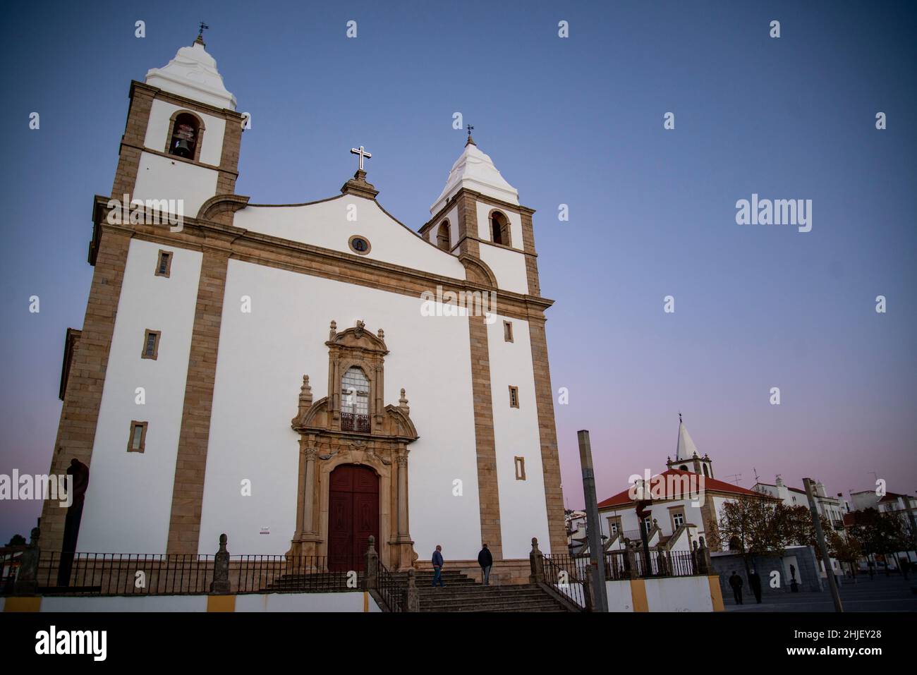 L'Igreja Matriz e Santa Maria da Devesa della città vecchia di Castelo de vide in Alentejo in Portogallo. Portogallo, Castelo de vide, ottobre 2021 Foto Stock