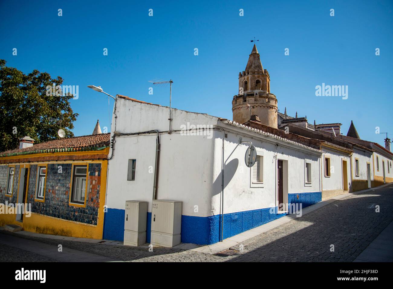 Il Castelo de Viana do Alentejo nel villaggio di Viana do Alentejo in Alentejo in Portogallo. Portogallo, Viana do Alentejo, ottobre 2021 Foto Stock