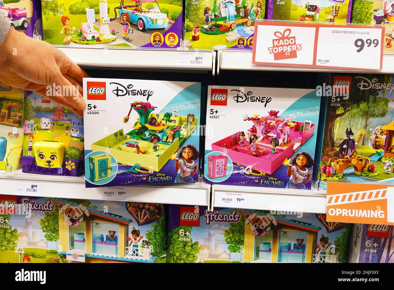 Scatole LEGO in un negozio di articoli da gioco Foto Stock
