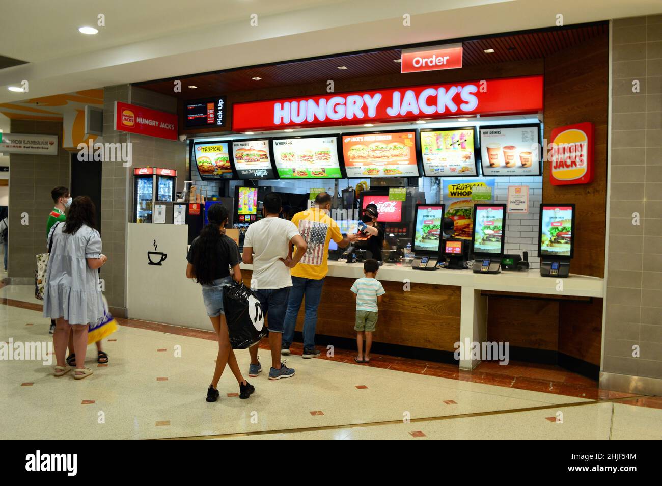 Persone che ordinano cibo in un ristorante Hungry Jacks Foto Stock
