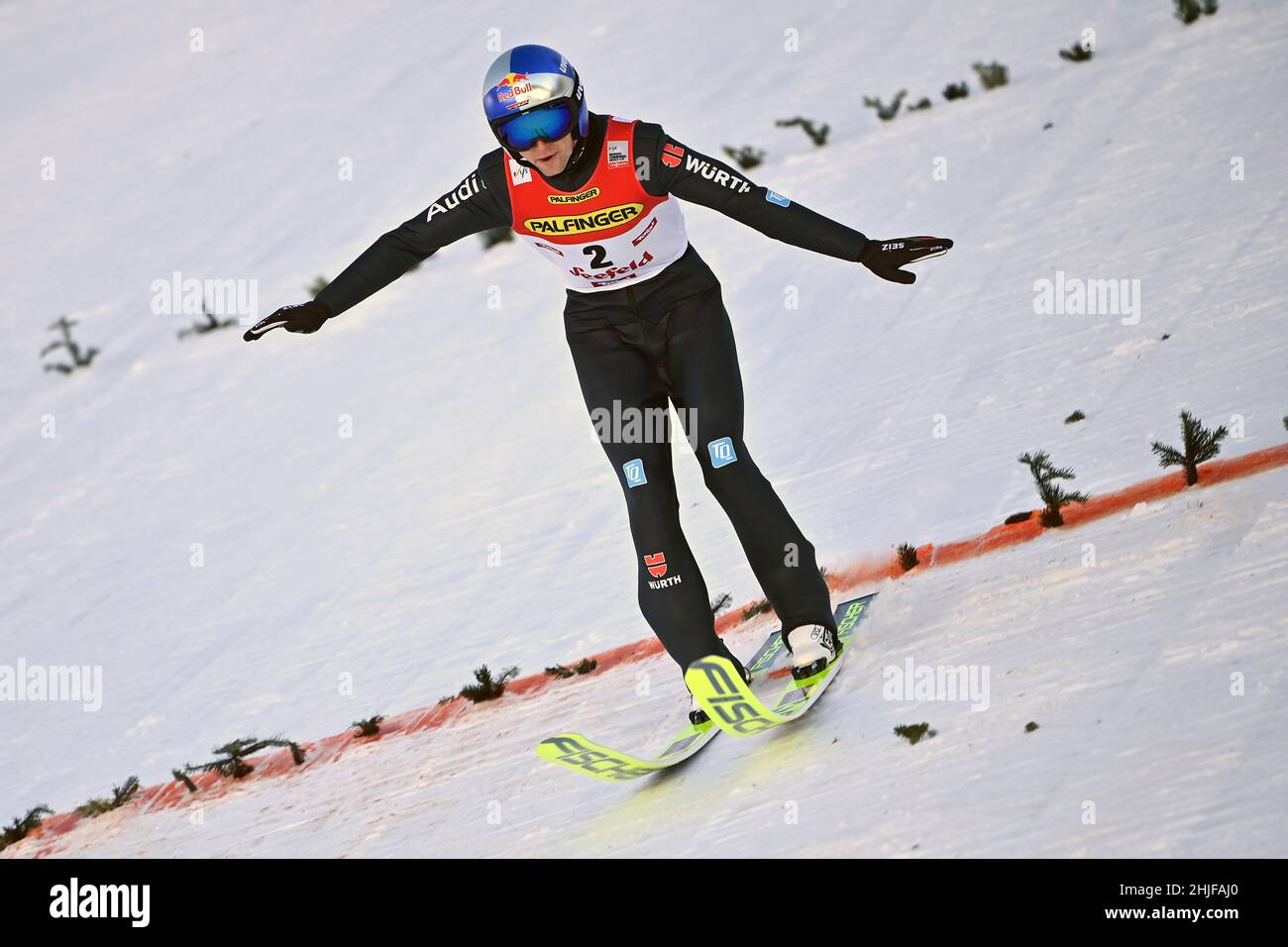 Vinzenz GEIGER (GER), azione, salto, salto, atterraggio. Gara individuale Gundersen NH/10 km, FIS World Cup Nordic combinato a Seefeld/Tirolo il 29th gennaio 2022 Foto Stock