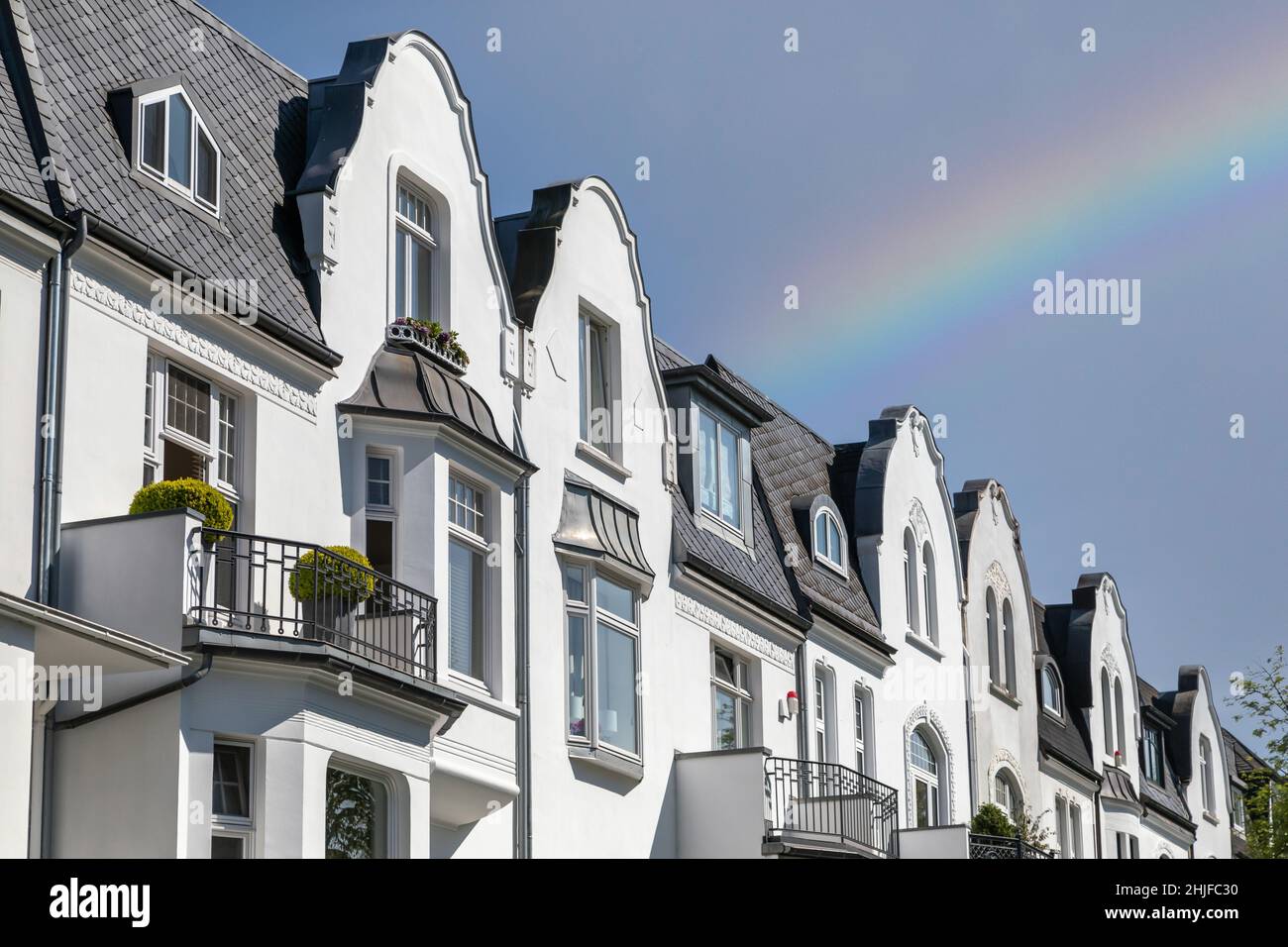 rainbow sopra amburgo case di lusso Foto Stock