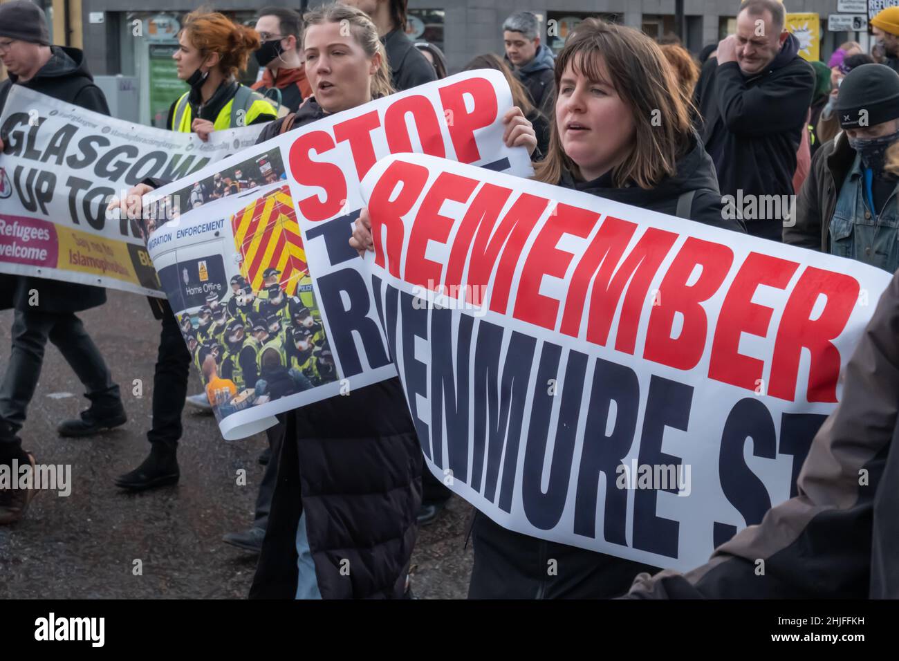 Glasgow, Scozia, Regno Unito. 29th Gennaio 2022. Gli attivisti marciano attraverso la città per protestare contro la legge sulla nazionalità e i confini, attualmente in discussione al Parlamento di Westminster. Credit: SKULLY/Alamy Live News Foto Stock