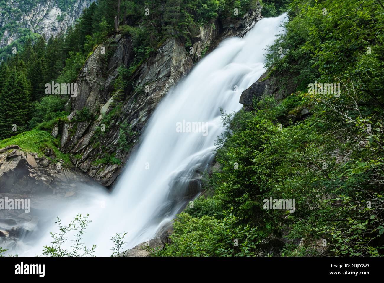 Le cascate di Krimml sono le quinte cascate più alte del mondo, che si trovano all'interfaccia tra gli alti Tauri e le Alpi dello Zillertal a Hohe Foto Stock