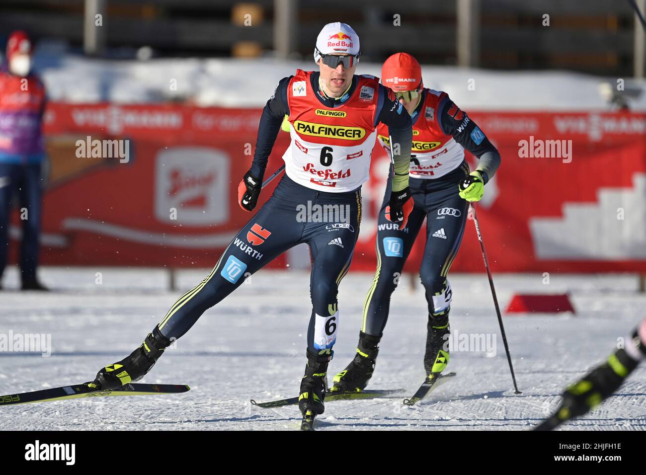 Vinzenz GEIGER (GER), Action.Sci di fondo. Gara individuale Gundersen NH/10 km, FIS World Cup Nordic combinato a Seefeld/Tirolo il 29th gennaio 2022 Foto Stock