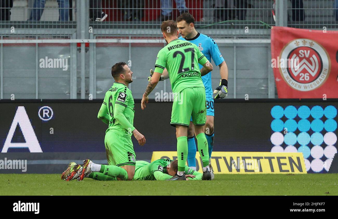 Primo : 29th gennaio 2022, Fuvuball, 3rd Bundesliga, stagione 2021/2022, SV Wehen Wiesbaden - MSV infortunio Duisburg, partenza Kolja PUSCH, Duisburg Foto Stock