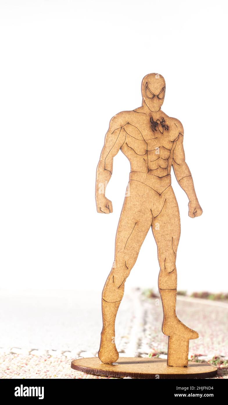 Spider man,scultura in legno mdf,sfondo bianco, Campinas-sp,brasile-gennaio 29,2022. Foto Stock