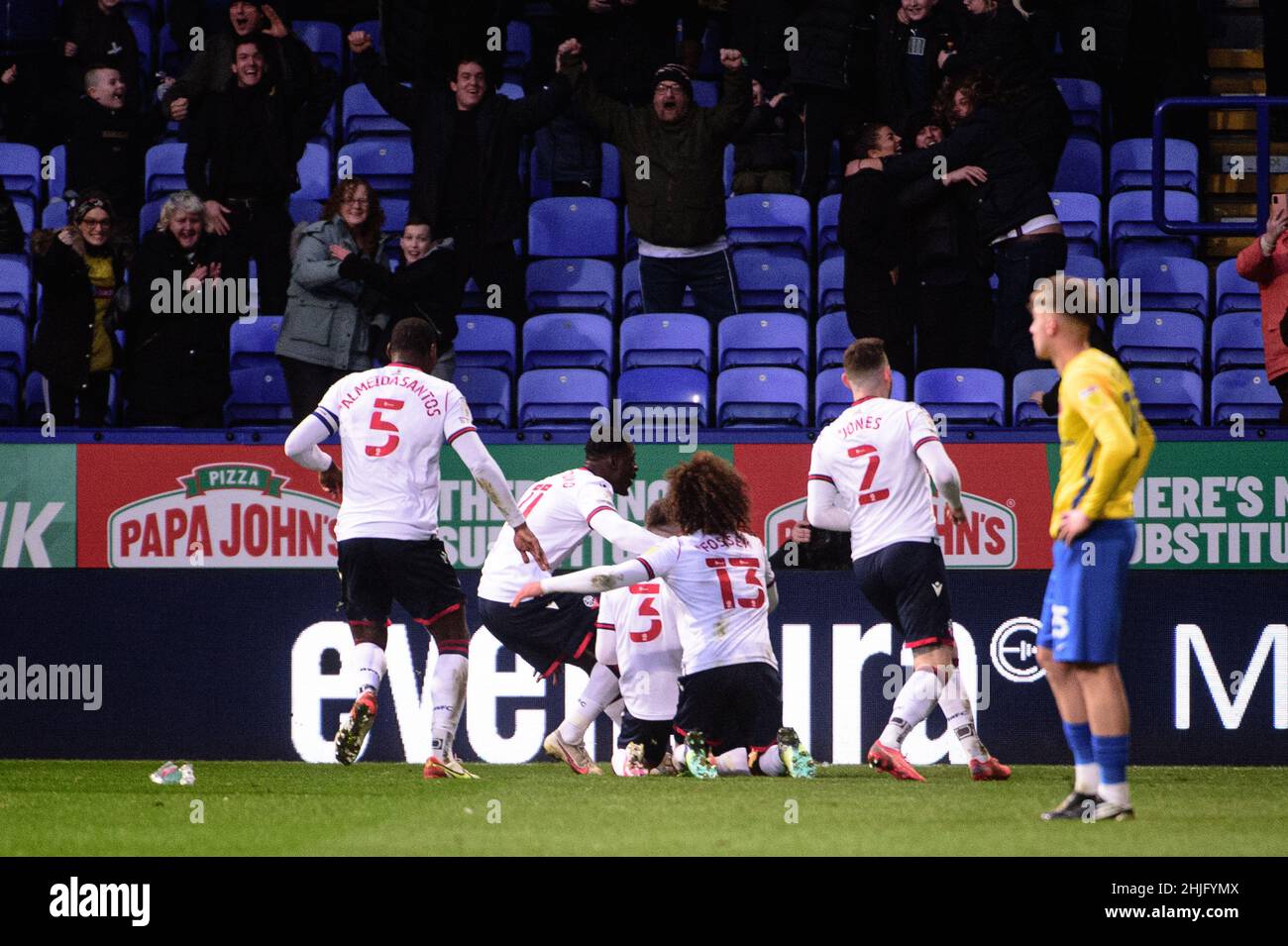 BOLTON, REGNO UNITO. GENNAIO 29th i giocatori di Bolton festeggiano il loro sesto gol durante la partita della Sky Bet League 1 tra Bolton Wanderers e Sunderland al Reebok Stadium di Bolton sabato 29th gennaio 2022. (Credit: Ian Charles | MI News) Credit: MI News & Sport /Alamy Live News Foto Stock