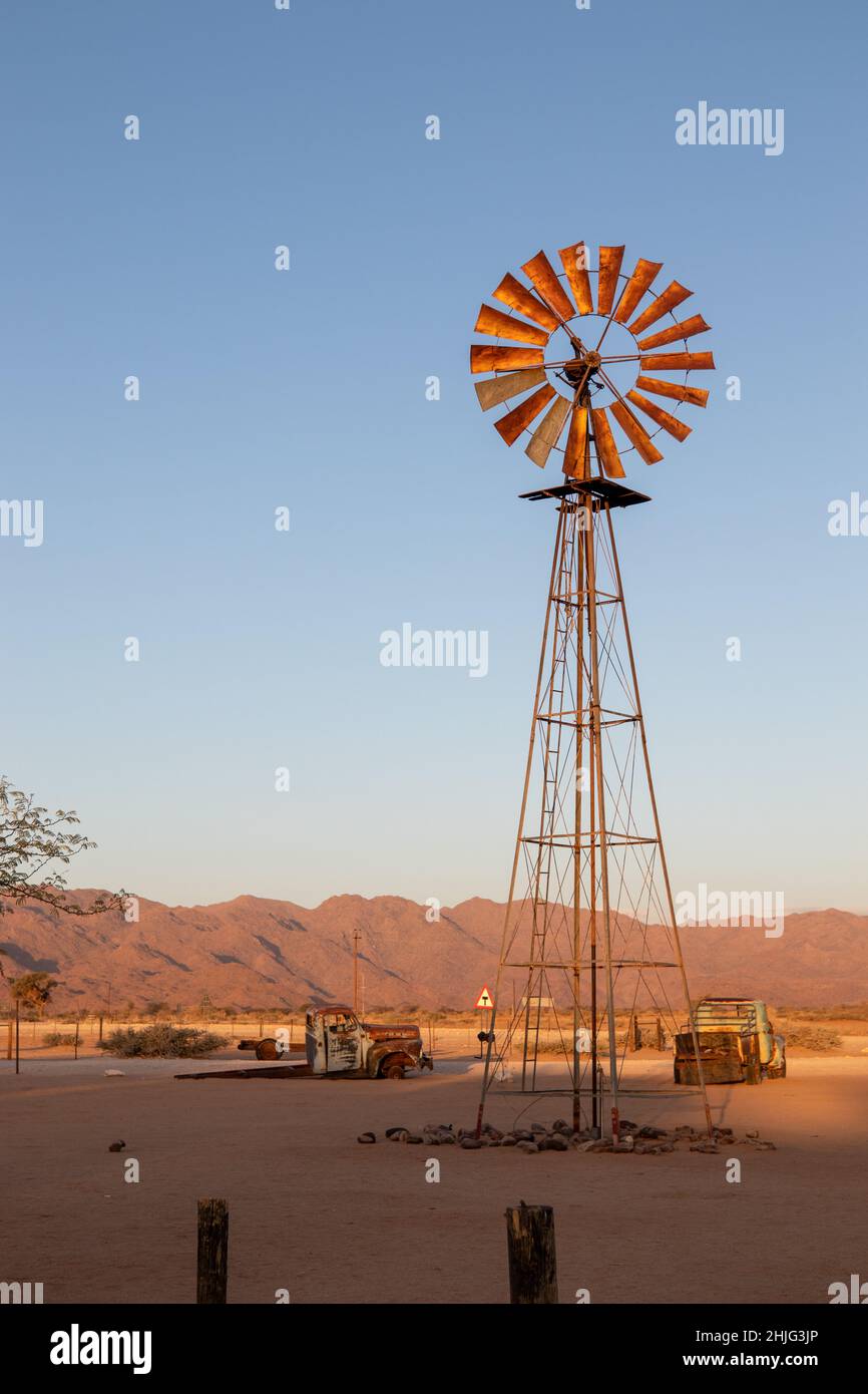 Pompa dell'acqua, Solitaire, Namibia Foto Stock