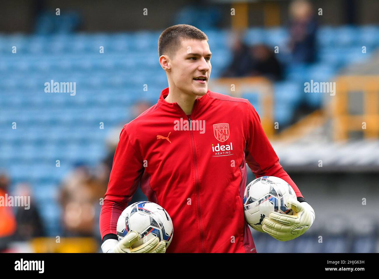 LONDRA, REGNO UNITO. GEN 29th Ted Cann di West Bromwich si scalda prima della partita Sky Bet Championship tra Millwall e West Bromwich Albion al Den, Londra sabato 29th gennaio 2022. (Credit: Ivan Yordanov | MI News) Credit: MI News & Sport /Alamy Live News Foto Stock