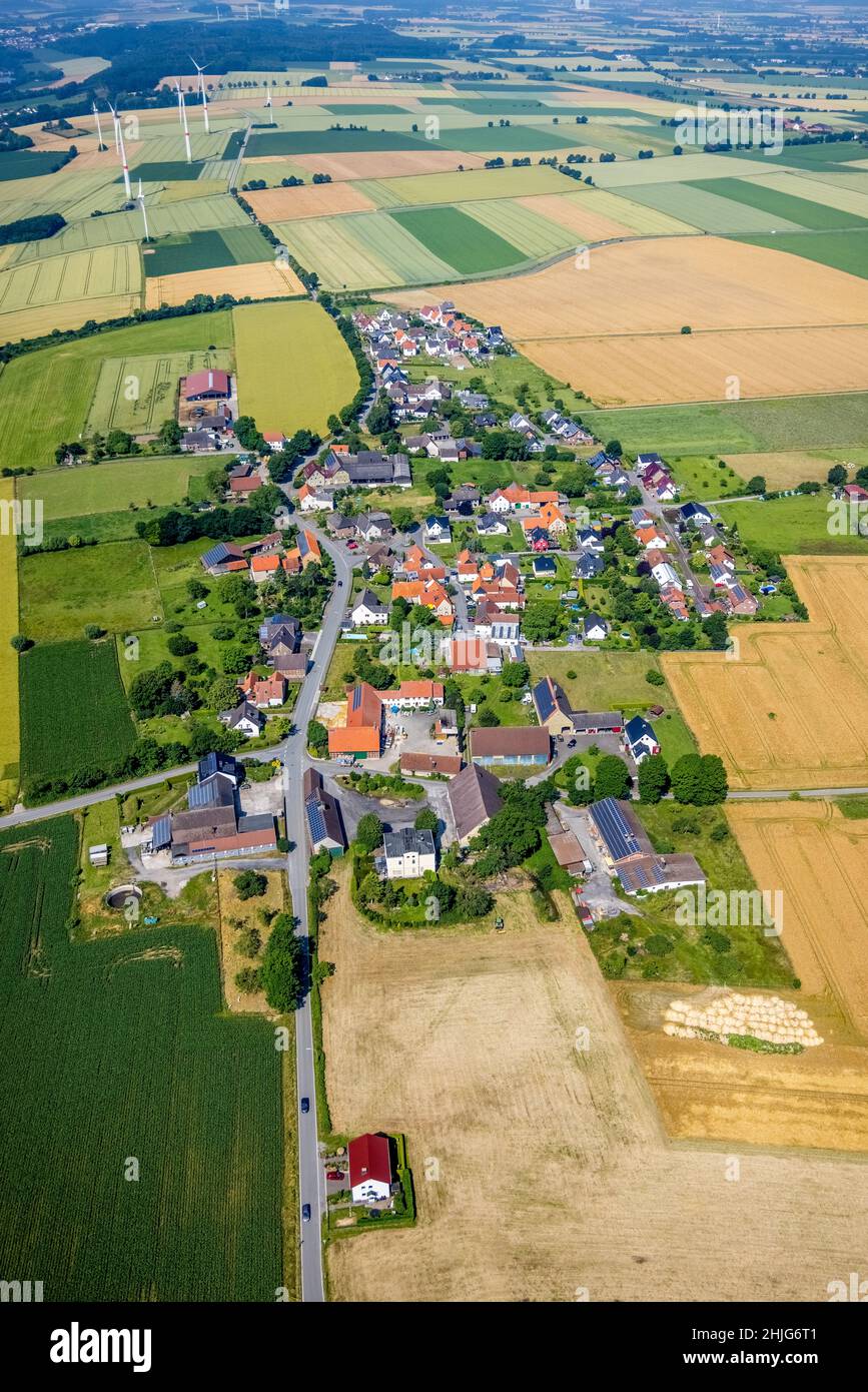 Vista aerea, vista sulla città Ruhne, ense, Sauerland, Renania settentrionale-Vestfalia, Germania, DE, Europa, imposta immobiliare, fotografia aerea, vista aerea Foto Stock