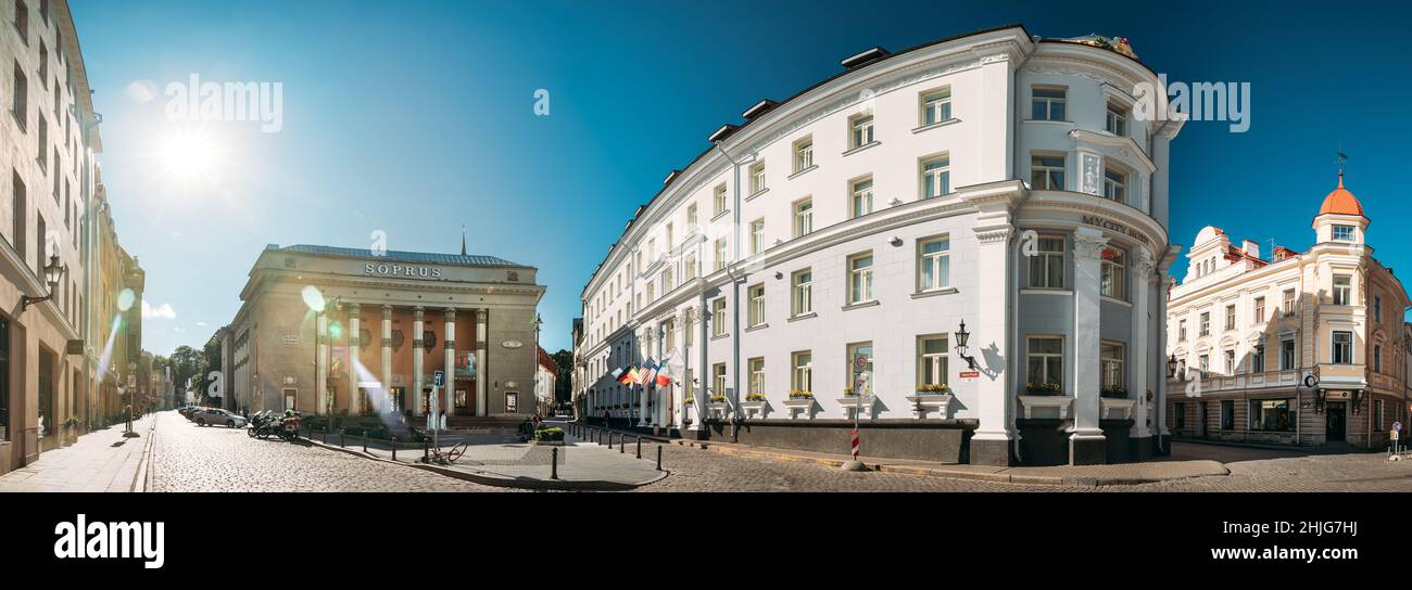 Tallinn, Estonia. Soprus Cinema Building in Sunny Summer sera. Panorama, Vista panoramica. Foto Stock