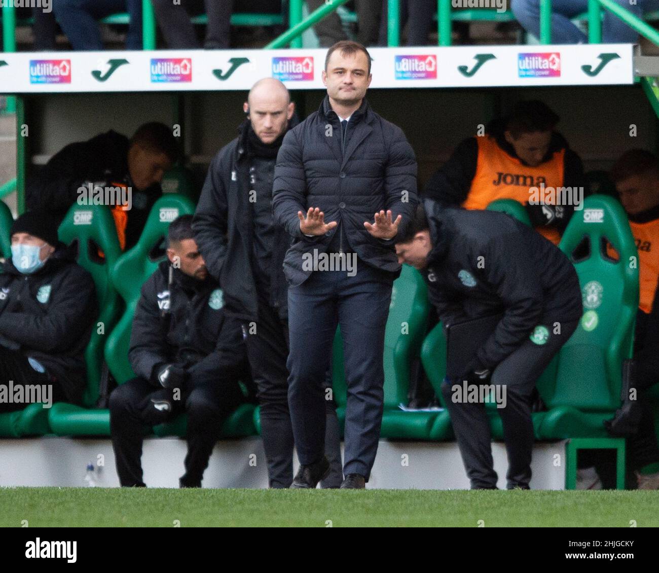 Edimburgo, Regno Unito. 29th Jan 2022. Cinch Premiership - Hibernian v Livingston 29/1/2022. L'Hibernian ospita Livingston nella Cinch Premiership all'Easter Road Stadium di Edimburgo, Midlothian, Regno Unito. PIC mostra: Il manager di HibsÕ, Shaun Maloney, segnala ai suoi giocatori di calmare le cose nella seconda metà. Credit: Ian Jacobs/Alamy Live News Foto Stock
