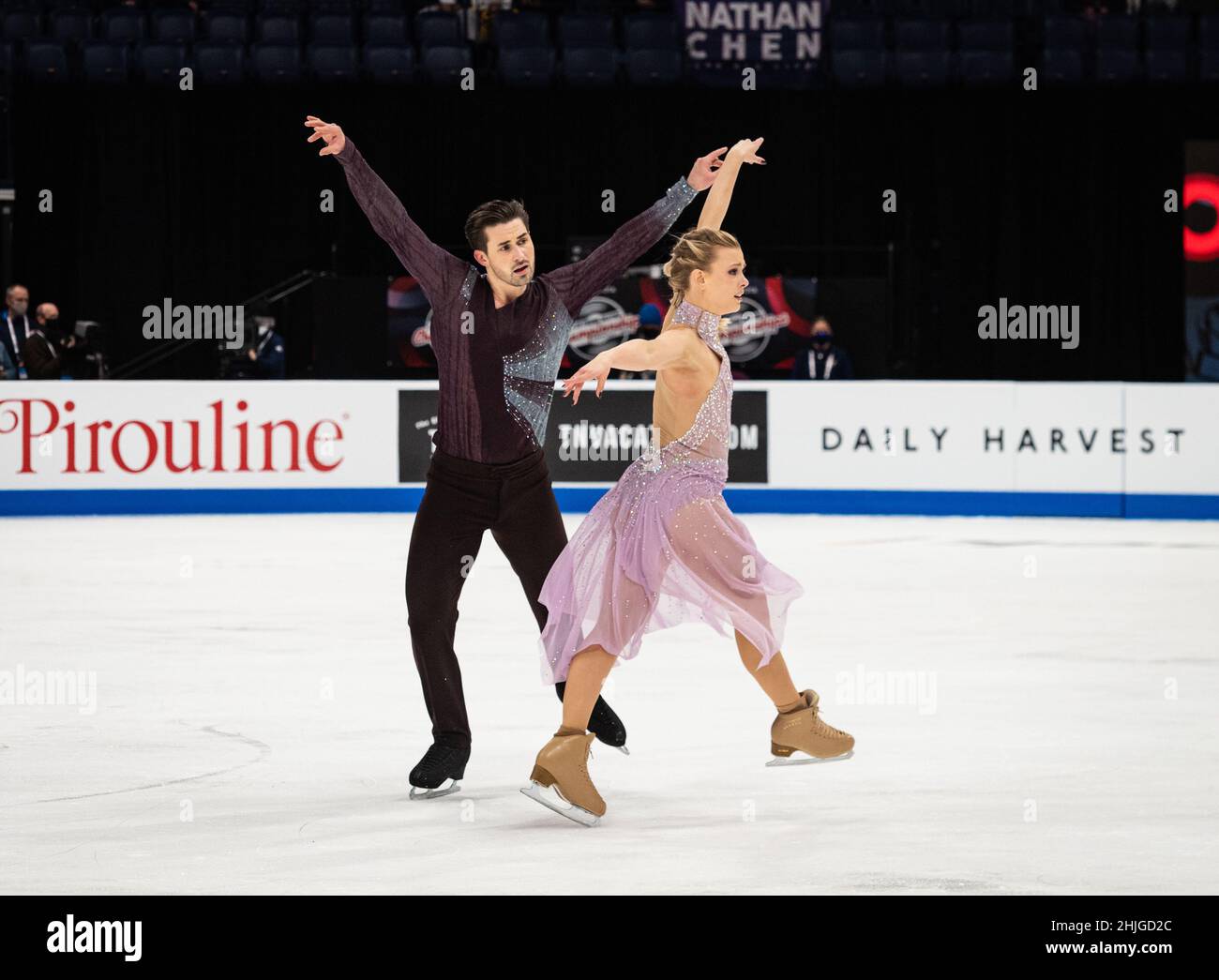 Madison Hubbell e Zachary Donahue competono nella pista da ballo libera che li ha aiutati a vincere la medaglia d'argento ai cittadini degli Stati Uniti. Foto Stock