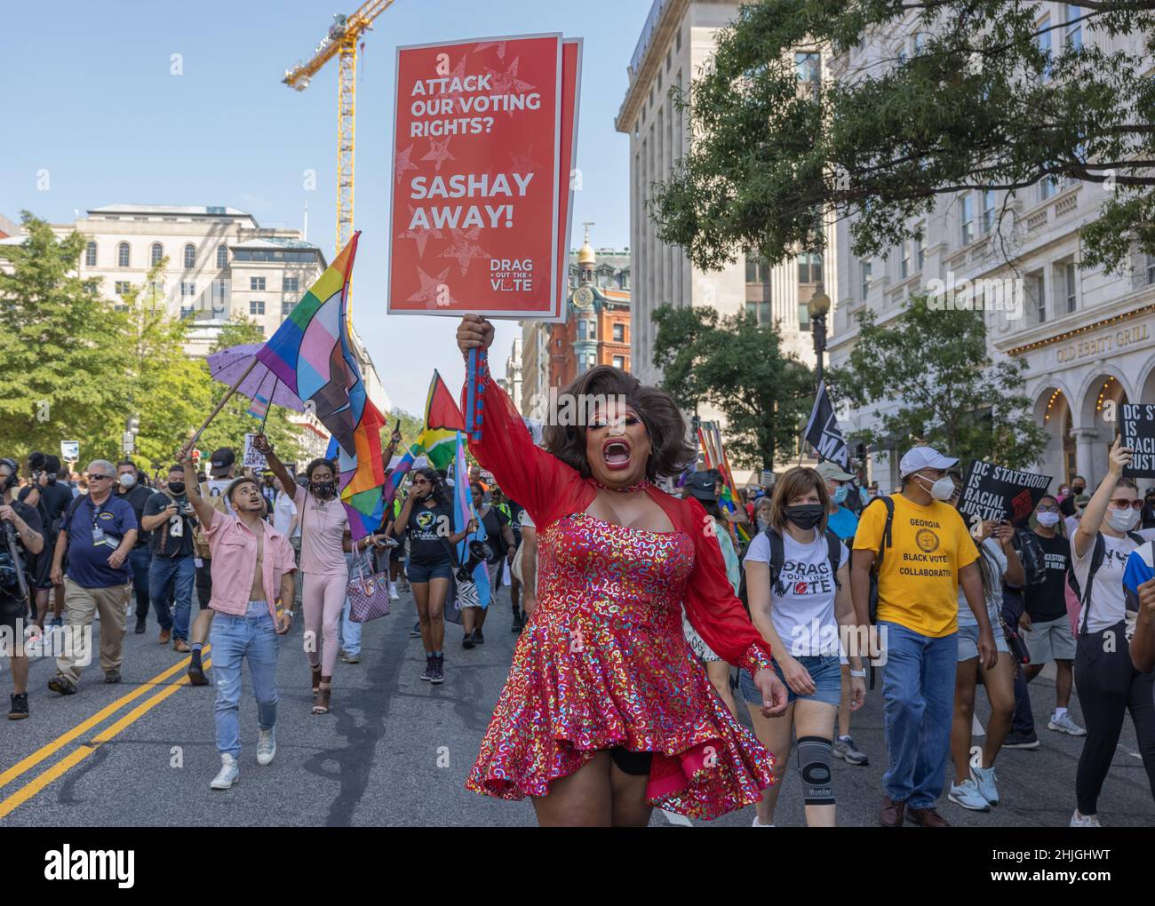 WASHINGTON, D.C. -- 28 agosto 2021: Durante la marcia avanti si vedono manifestanti per Washington e diritti di voto. Foto Stock