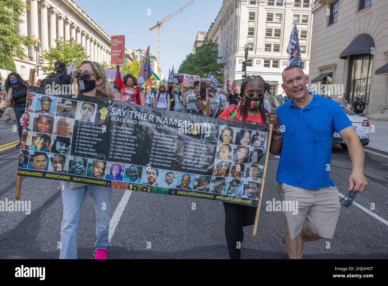 WASHINGTON, D.C. -- 28 agosto 2021: Durante la marcia avanti si vedono manifestanti per Washington e diritti di voto. Foto Stock