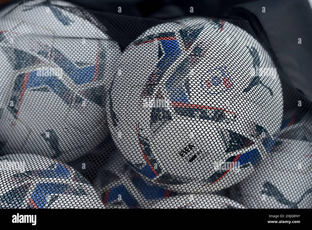 OLDHAM, REGNO UNITO. JAN 29th Puma EFL Football prima della partita della Sky Bet League 2 tra Oldham Athletic e Rochdale al Boundary Park di Oldham sabato 29th gennaio 2022. (Credit: Eddie Garvey | MI News) Credit: MI News & Sport /Alamy Live News Foto Stock