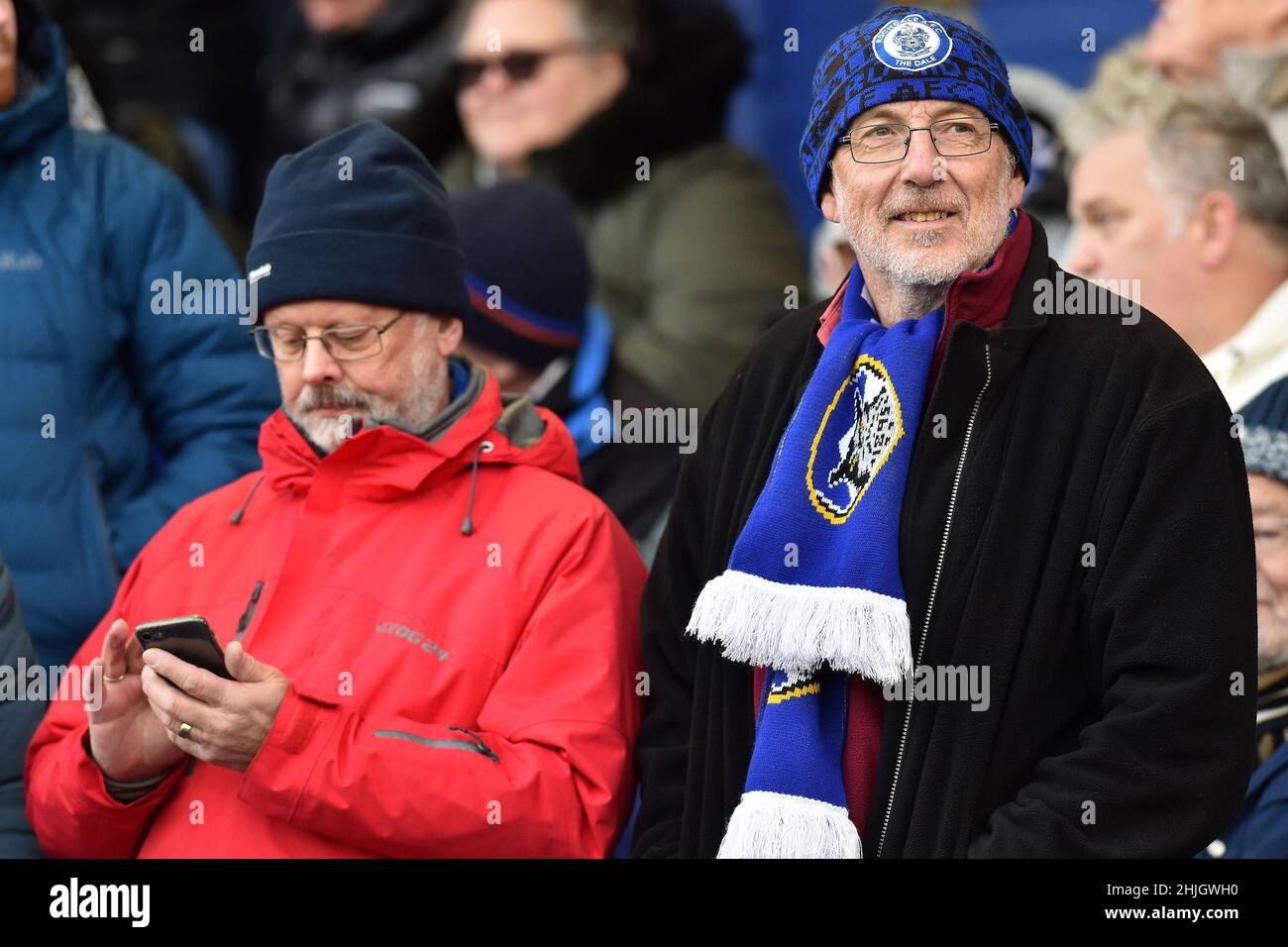 OLDHAM, REGNO UNITO. JAN 29th Oldham tifosi durante la partita della Sky Bet League 2 tra Oldham Athletic e Rochdale al Boundary Park, Oldham sabato 29th gennaio 2022. (Credit: Eddie Garvey | MI News) Credit: MI News & Sport /Alamy Live News Foto Stock