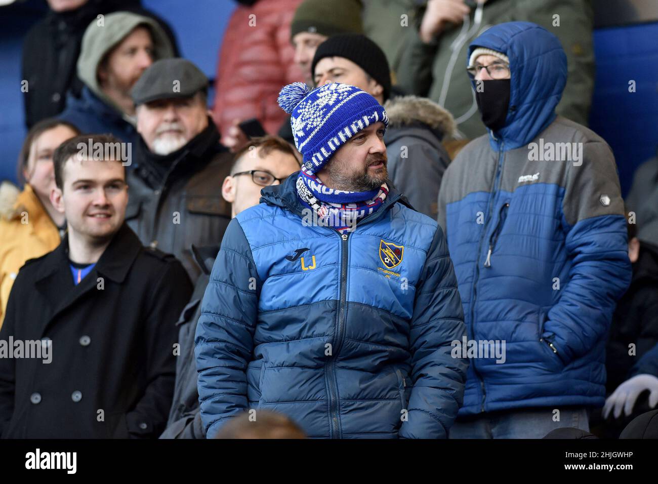 OLDHAM, REGNO UNITO. JAN 29th Oldham tifosi durante la partita della Sky Bet League 2 tra Oldham Athletic e Rochdale al Boundary Park, Oldham sabato 29th gennaio 2022. (Credit: Eddie Garvey | MI News) Credit: MI News & Sport /Alamy Live News Foto Stock