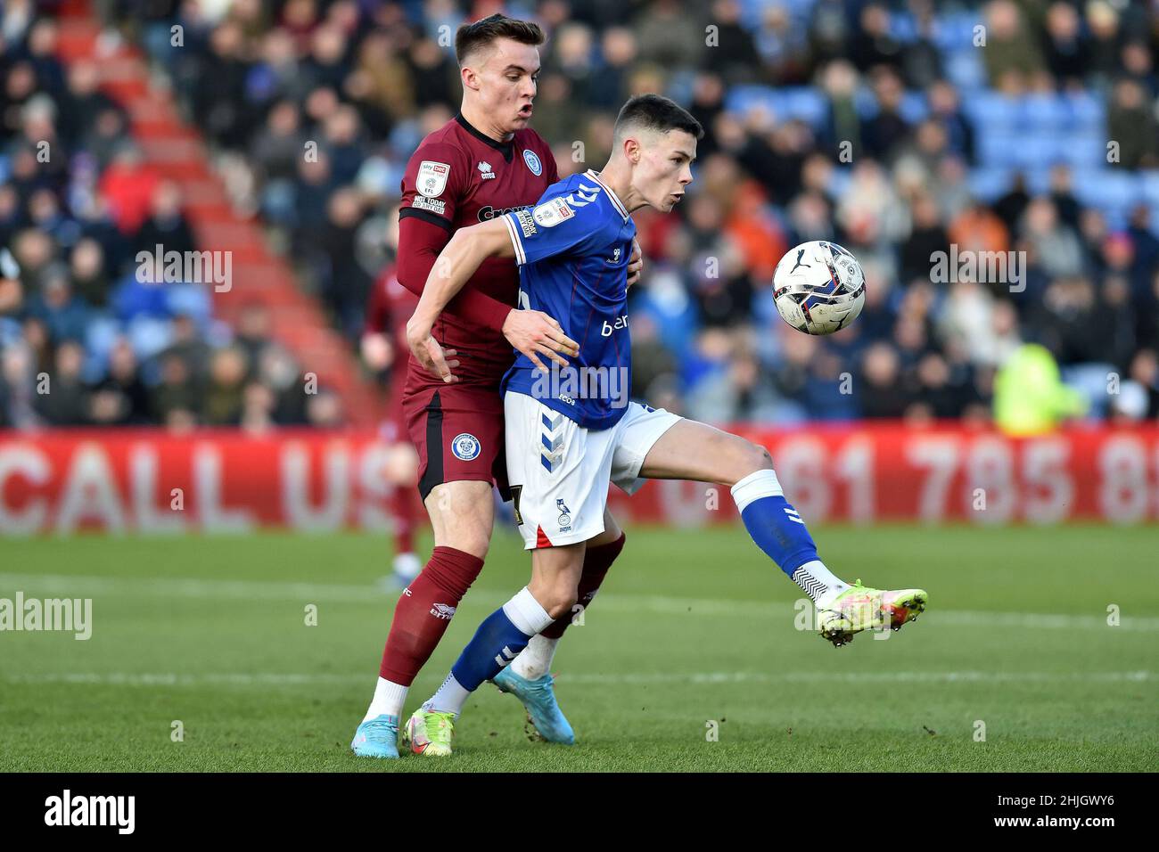 OLDHAM, REGNO UNITO. GENNAIO 29th Oldham Athletic's Alex Hunt The Sky Bet League 2 Match tra Oldham Athletic e Rochdale al Boundary Park, Oldham sabato 29th gennaio 2022. (Credit: Eddie Garvey | MI News) Credit: MI News & Sport /Alamy Live News Foto Stock