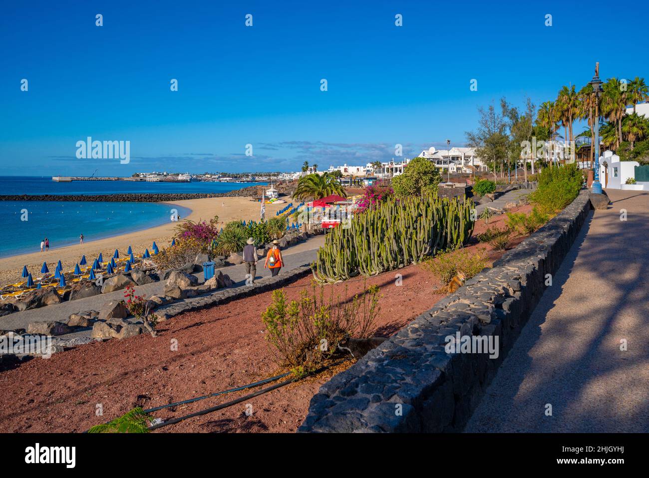 Vista di Playa Dorada Beach, Playa Blanca, Lanzarote, Isole Canarie, Spagna, Atlantico, Europa Foto Stock