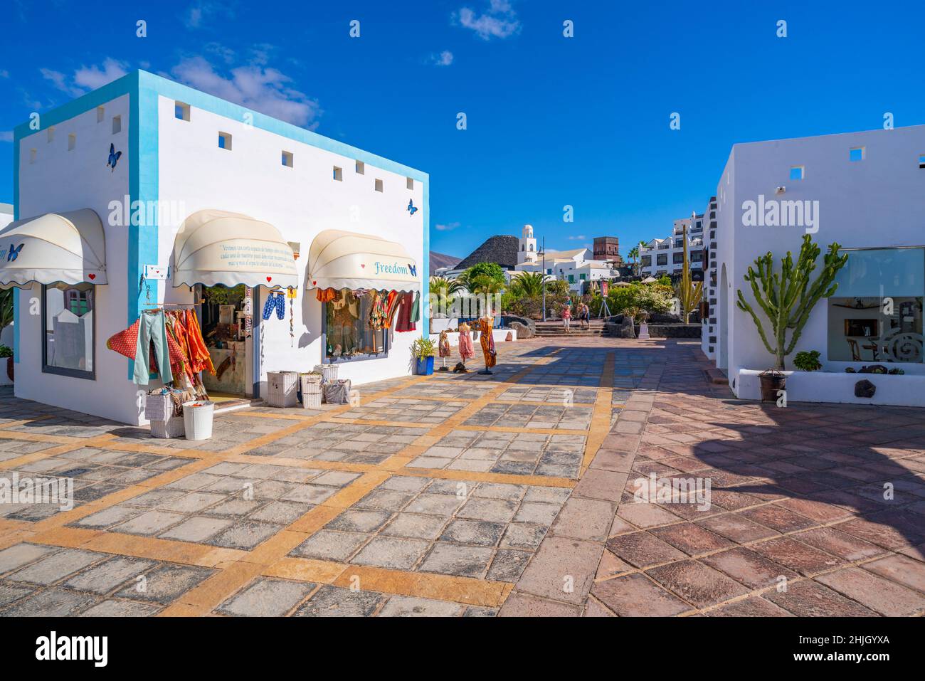 Vista di boutique a Rubicon Marina, Playa Blanca, Lanzarote, Isole Canarie, Spagna, Atlantico, Europa Foto Stock