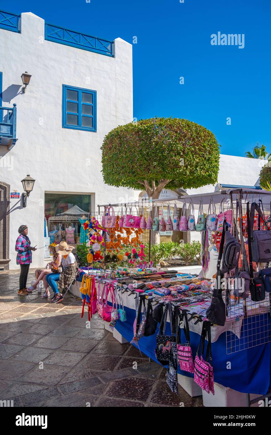 Vista del mercato delle pulci a Rubicon Marina, Playa Blanca, Lanzarote, Isole Canarie, Spagna, Atlantico, Europa Foto Stock