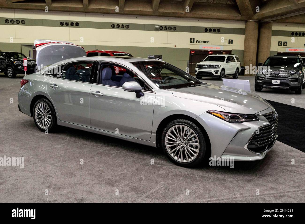 Baltimora, MD, USA. 28th Jan 2022. 28 gennaio 2022 - Baltimora, MD, Stati Uniti: A Toyota Avalon Hybrid 2022 al Maryland Auto Show. (Credit Image: © Michael Brochstein/ZUMA Press Wire) Foto Stock