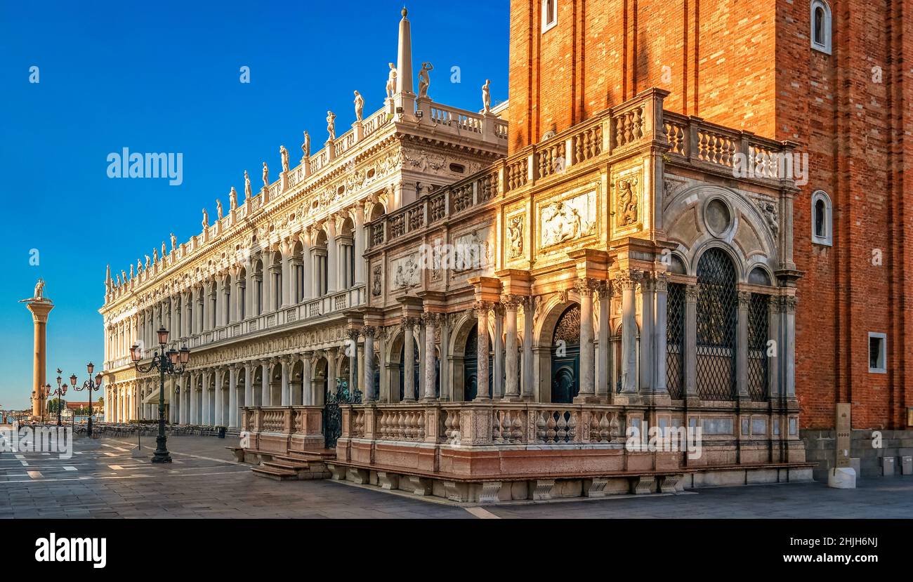 Loggetta di San Marco, Venezia, Italia. Costruito da Jacopo Sansovino tra il 1538 e il 1546. Foto Stock