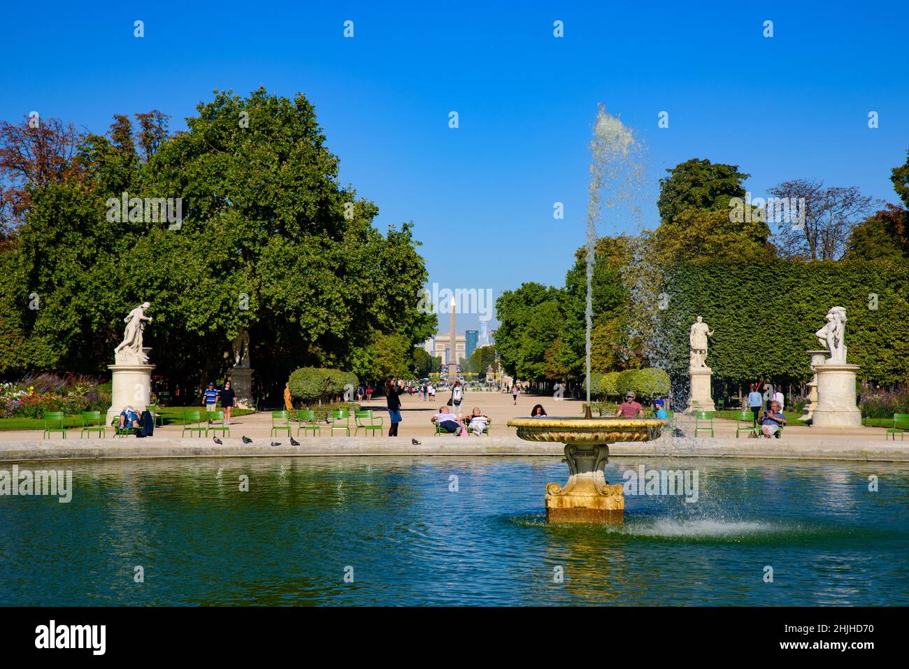 Giardino delle Tuileries, situato tra il Louvre e Place de la Concorde, a Parigi, Francia Foto Stock