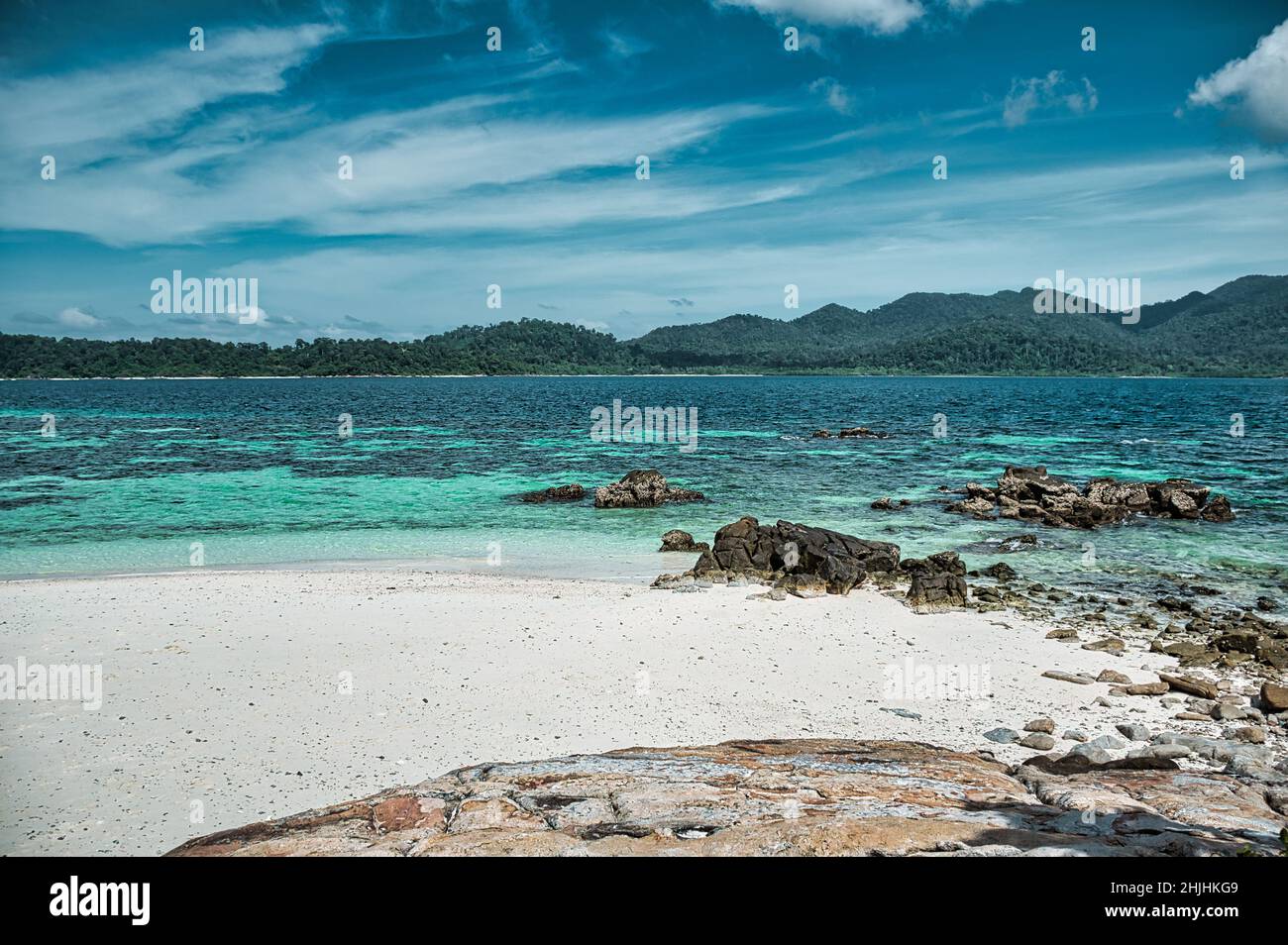 Vista sul mare delle Andamane intorno alla magica isola di Koh Lipe Foto Stock