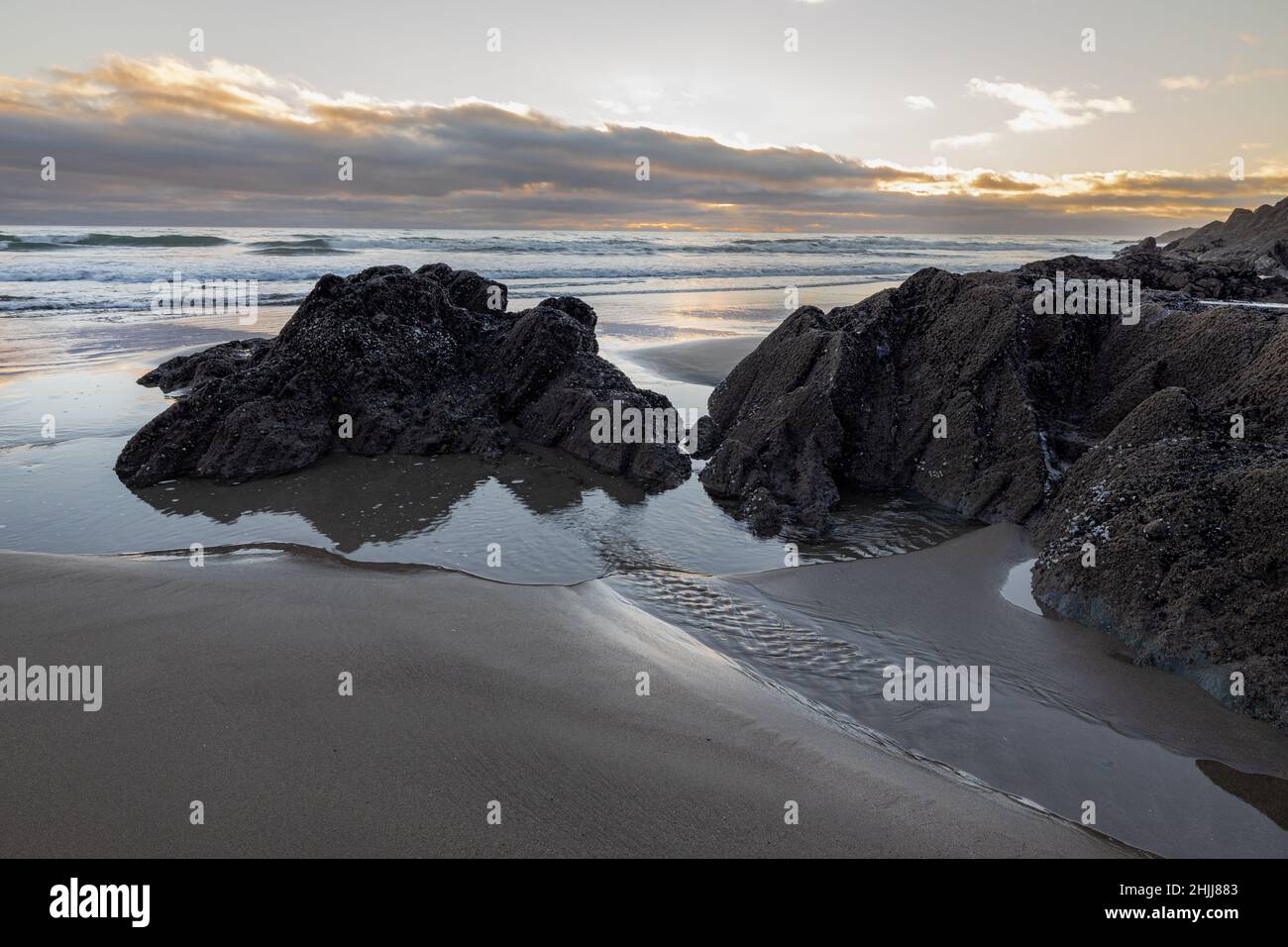 Tramonto sulla spiaggia di Freathy Cornovaglia Sud Est Foto Stock
