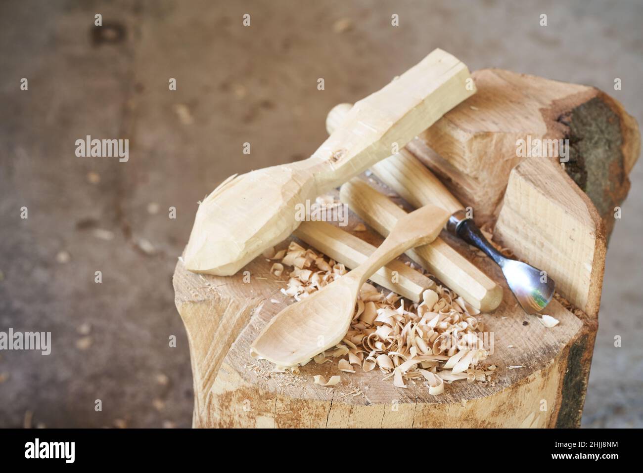 Intaglio con attrezzi manuali di legno diverso Foto Stock