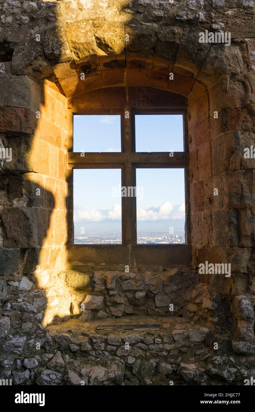 Castello medievale di Crussol, granges Guilherang vicino Valence, Valle del Rodano, Ardeche, Rodano Alpi, Francia, Europa Foto Stock