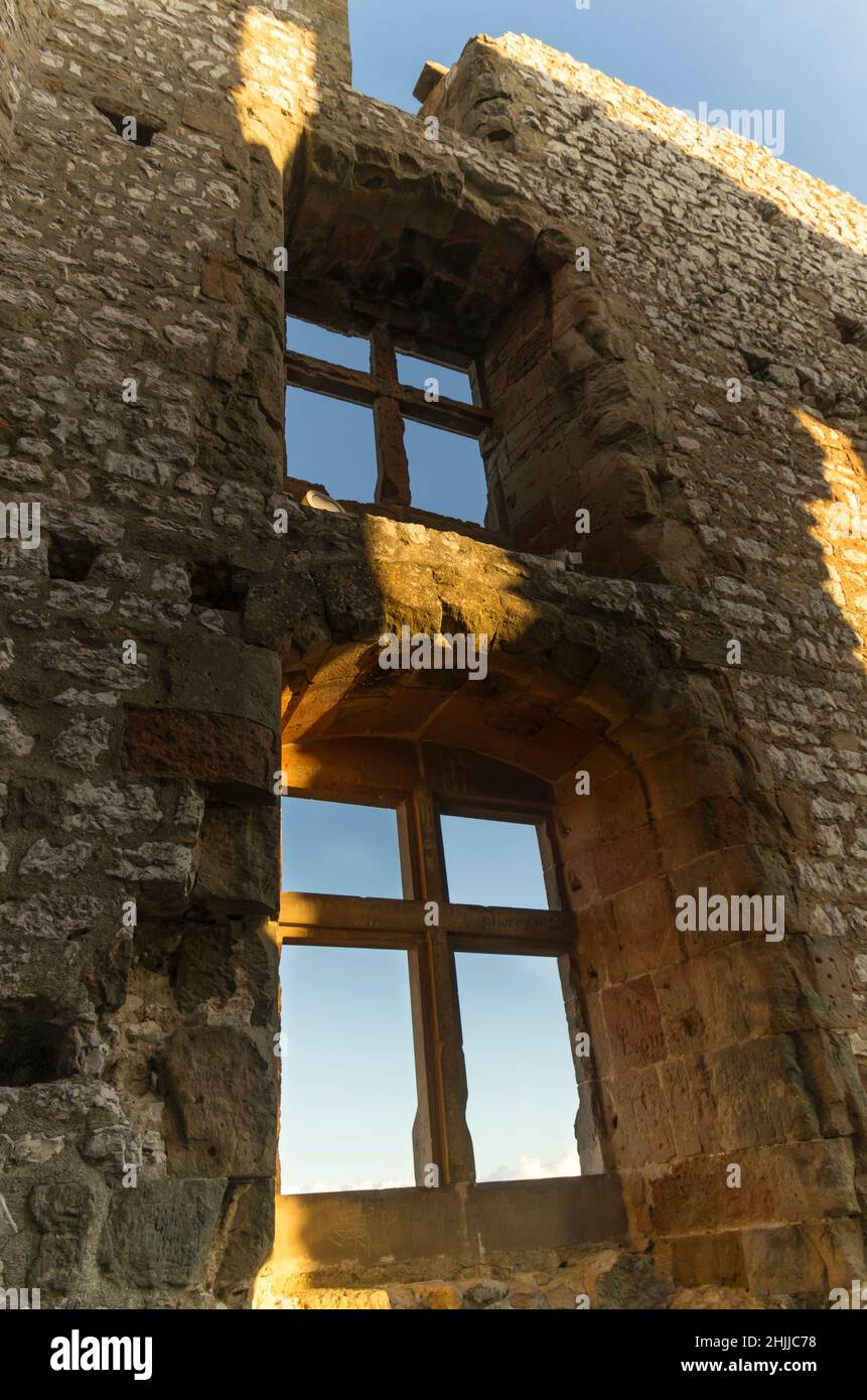 Castello medievale di Crussol, granges Guilherang vicino Valence, Valle del Rodano, Ardeche, Rodano Alpi, Francia, Europa Foto Stock