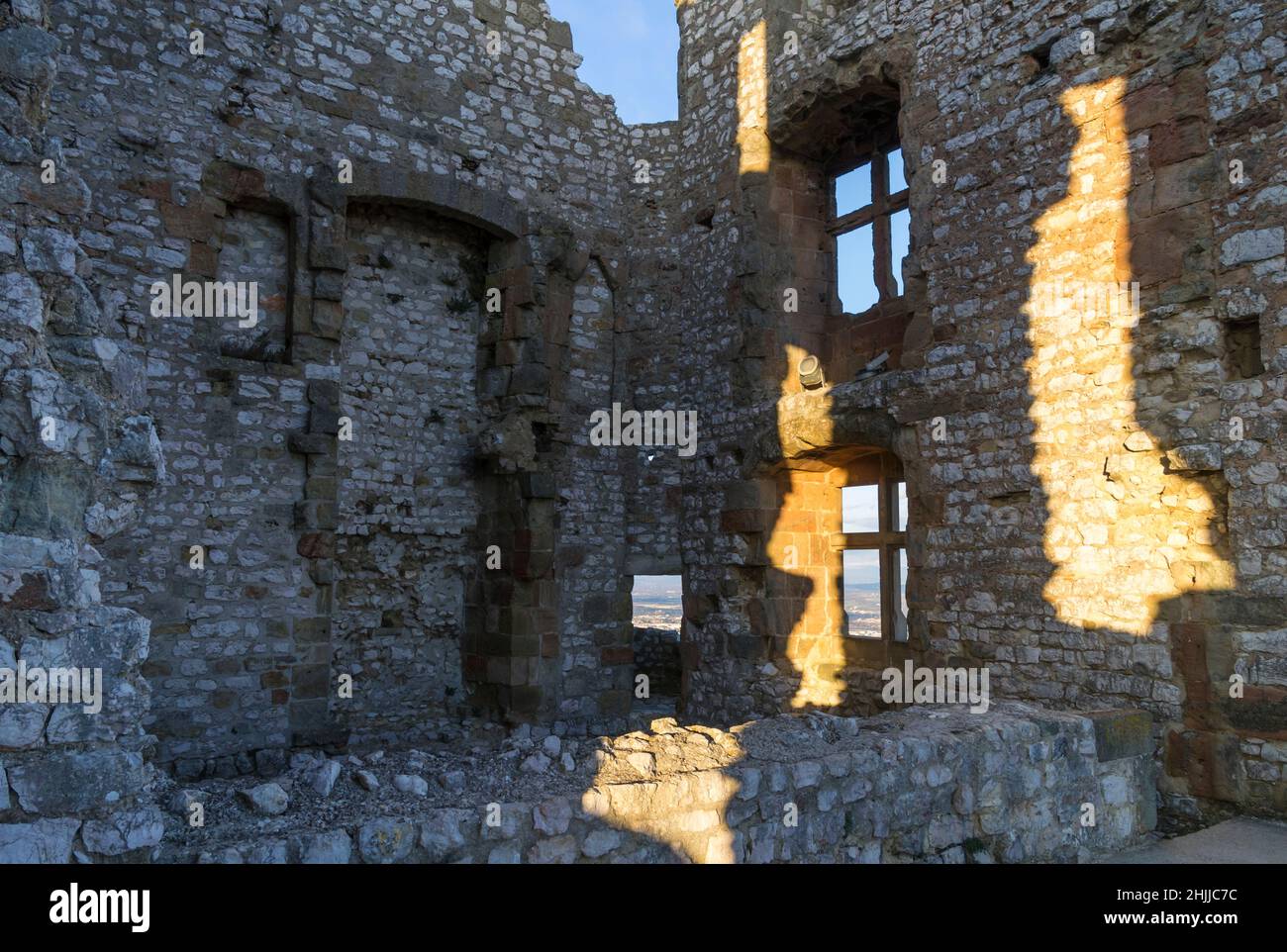 Castello medievale di Crussol, granges Guilherang vicino Valence, Valle del Rodano, Ardeche, Rodano Alpi, Francia, Europa Foto Stock