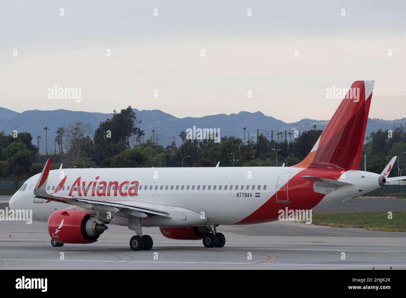 Avianca Airbus A320-252N con registrazione N779AV mostrato parcheggiato all'aeroporto internazionale di Los Angeles (LAX). Foto Stock