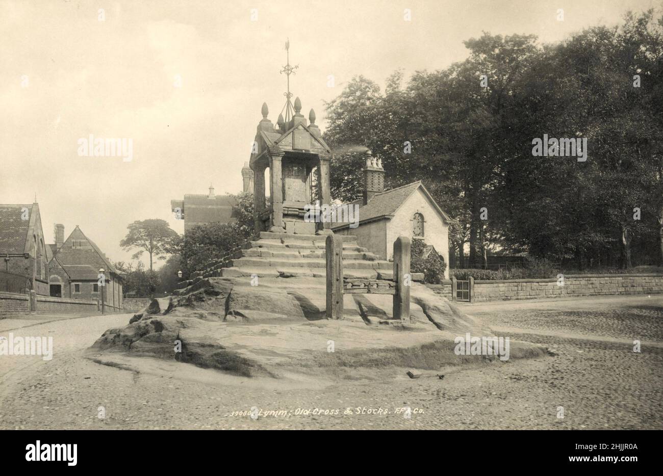 Francesco Frith Fotografia di Lymm Old Cross and Stocks - fine 1800 Foto Stock