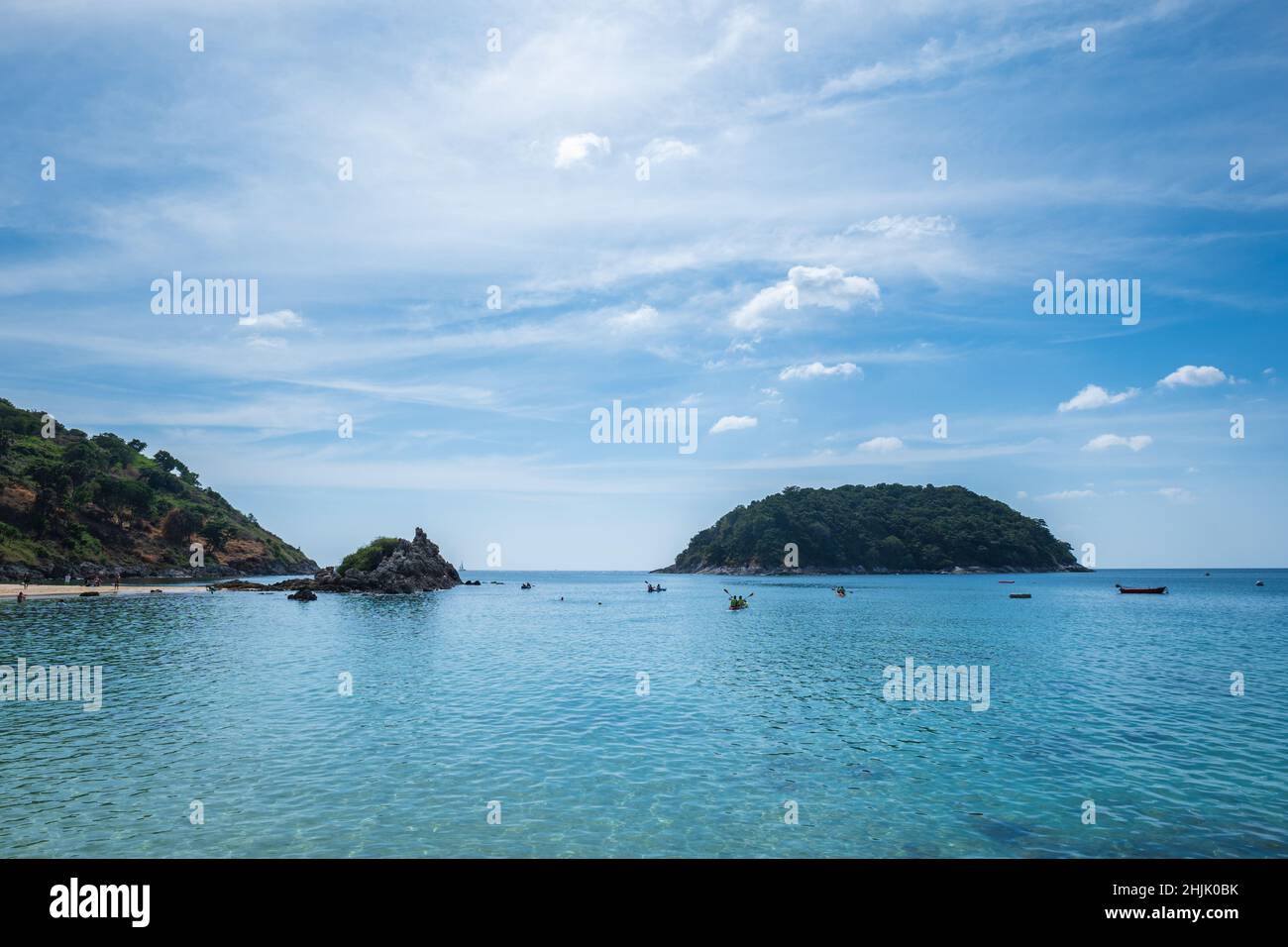 Yanui Beach a Phuket, piccola e la spiaggia più meridionale dell'isola di Phuket, Thailandia. E' popolare per lo snorkelling e il kayak. Foto Stock