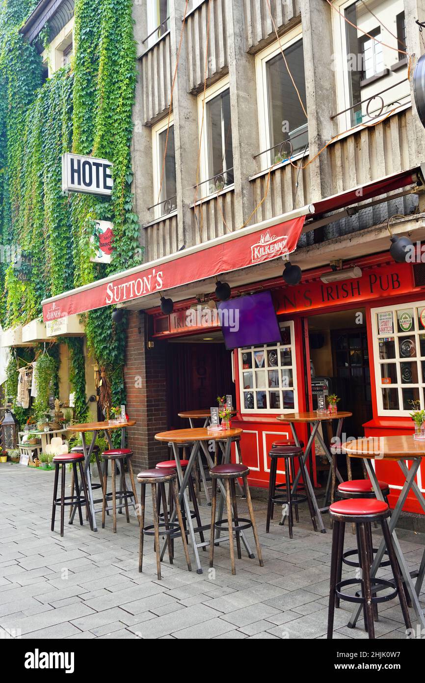 Sutton's Irish Pub nella famosa zona turistica della città vecchia di Düsseldorf, Germania. Foto Stock