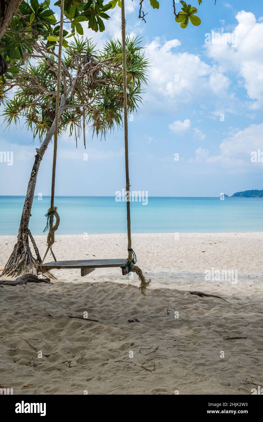Patong Beach sull'isola di Phuket, la spiaggia più popolare nella città turistica dell'isola di Phuket, in Thailandia. Patong Beach paesaggio per le vacanze, viaggi Foto Stock